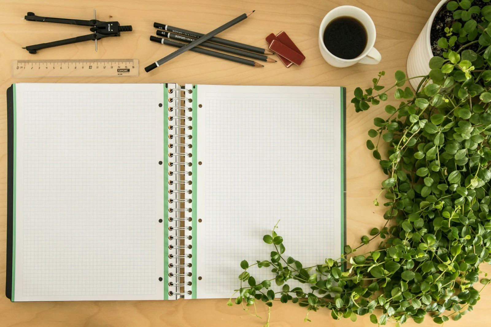 Projeto de extensão da Unopar sendo feito em um caderno